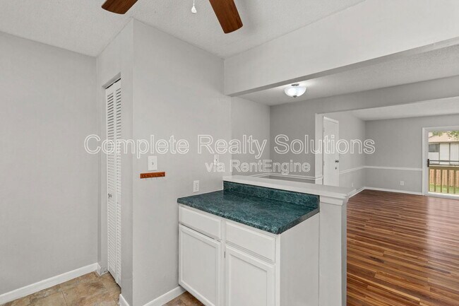 Building Photo - 2042 Gascony Parc Dr