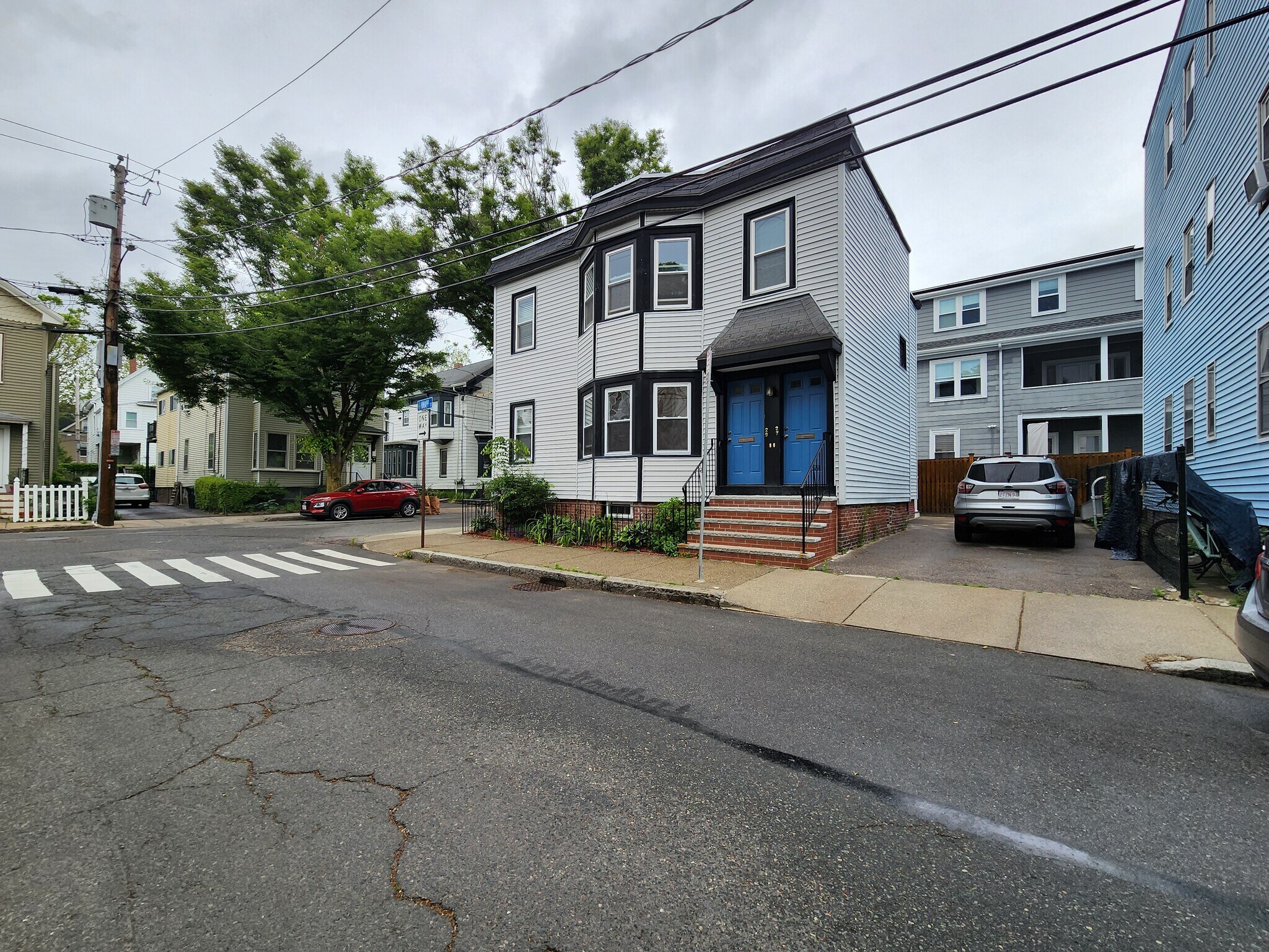 Building Photo - 27 Knapp St