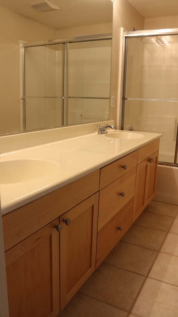 Building Photo - Excellent 2 Bed 2 Bath Town Home