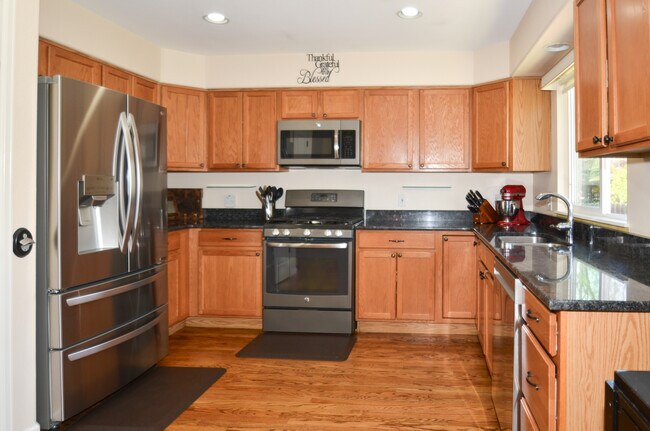 Building Photo - 7012 Hillock Dr