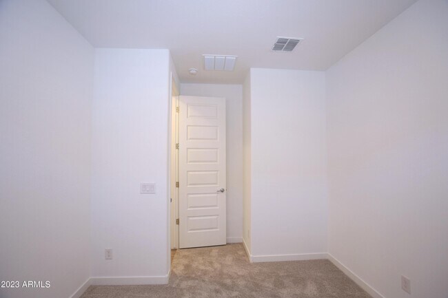 Building Photo - 2540 W Sunland Ave