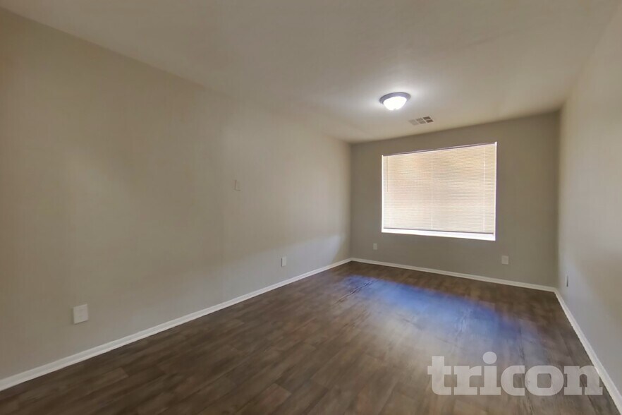 Building Photo - 7805 W Cora Ln