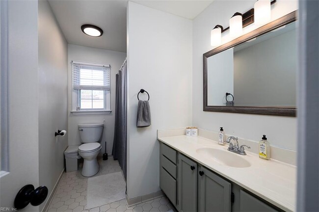 Building Photo - 2309 Rockingchair Ln