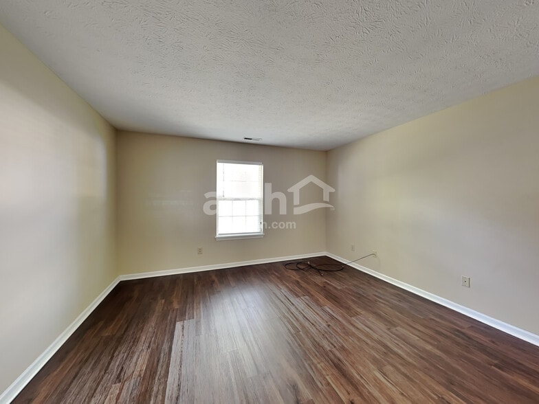 Building Photo - 113 E Carolina St
