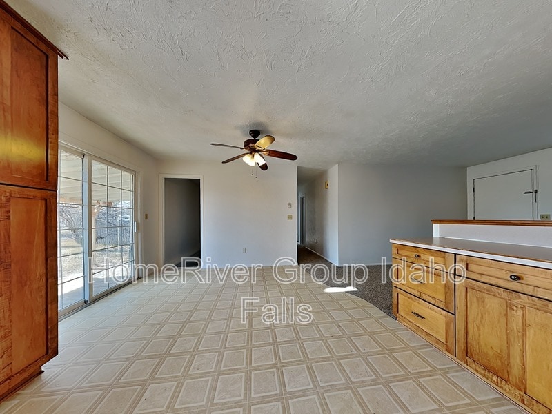 Building Photo - 380 Ladino Dr