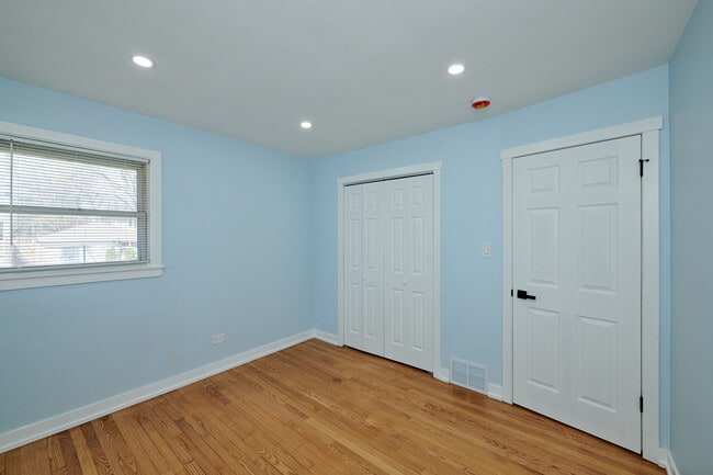 Building Photo - 8544 W Roseview Dr