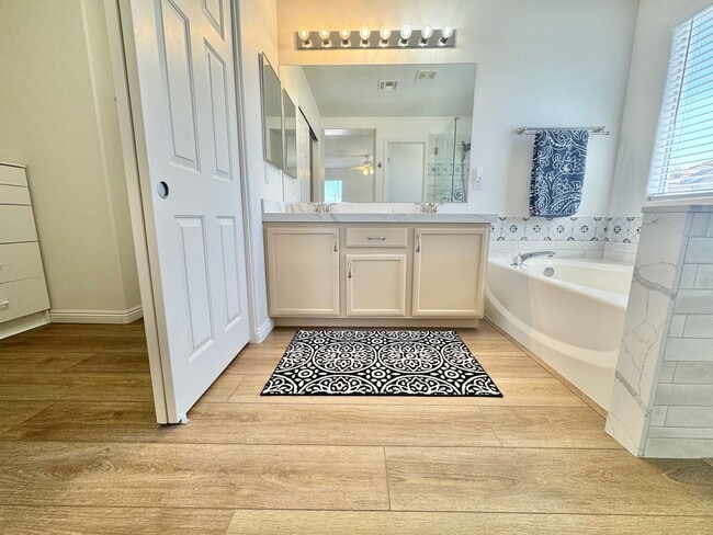 Building Photo - ENJOY THIS STUNNING 3 BEDROOM WITH A TRANQ...