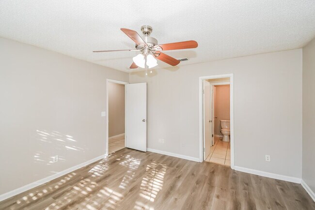 Building Photo - 1841 Quebec Ct