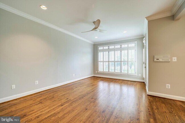 Building Photo - 819 Rivergate Pl