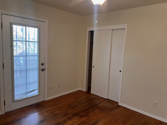 Building Photo - Owner REDUCED Rent! HUGE Room/4th Bdrm