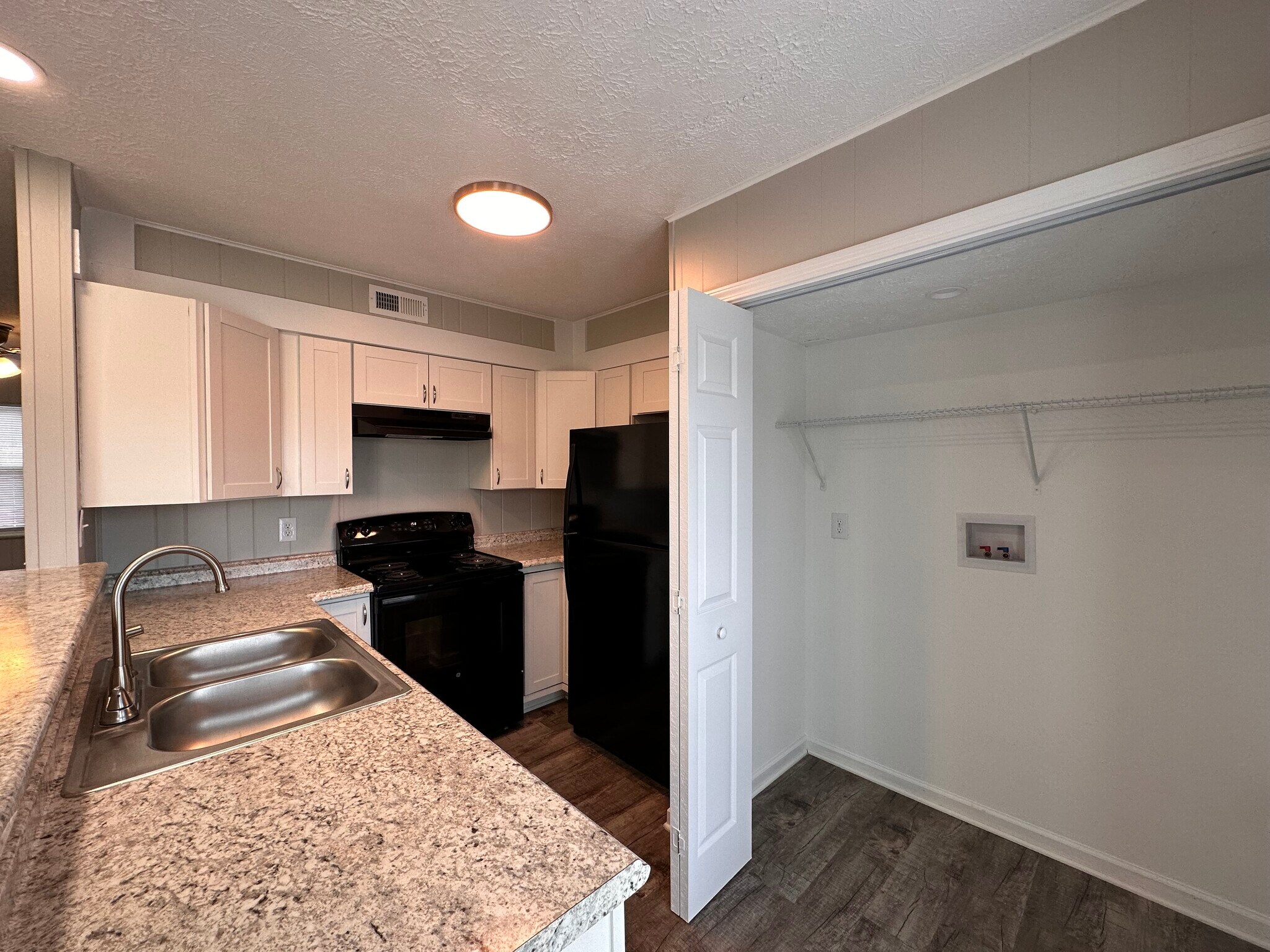 Building Photo - 2837 Louisville Rd