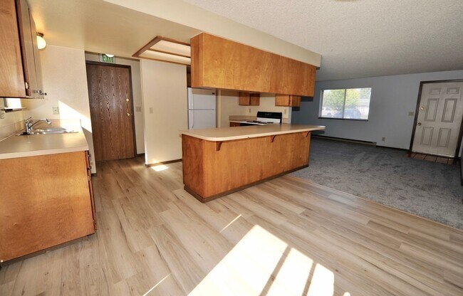 Building Photo - 3 bed 2 bath rancher duplex close to Hayden Lake