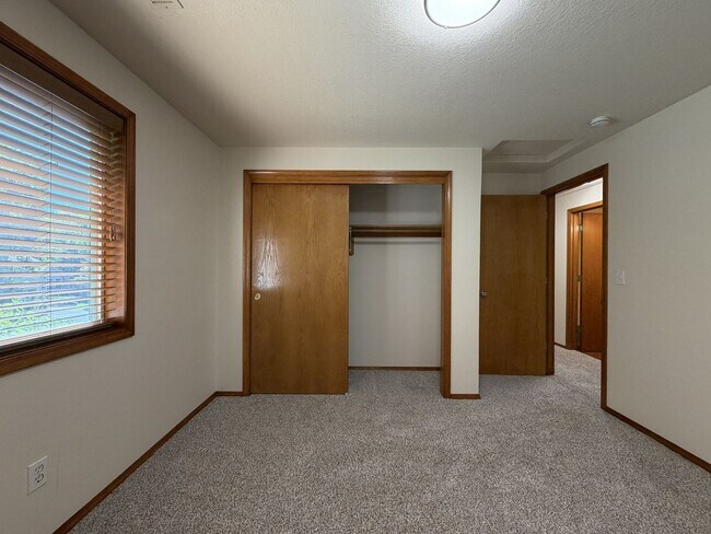 Building Photo - 5505 SW 149th Ave