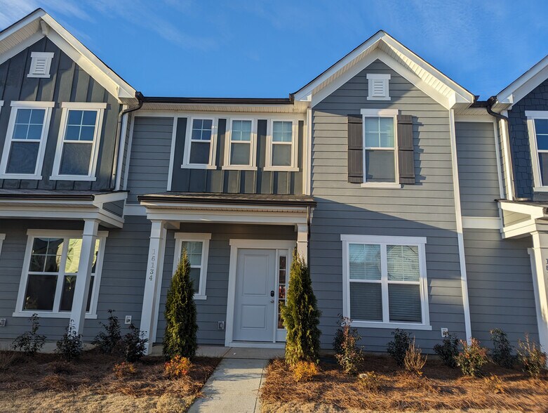 Building Photo - Room in Townhome on Leading St