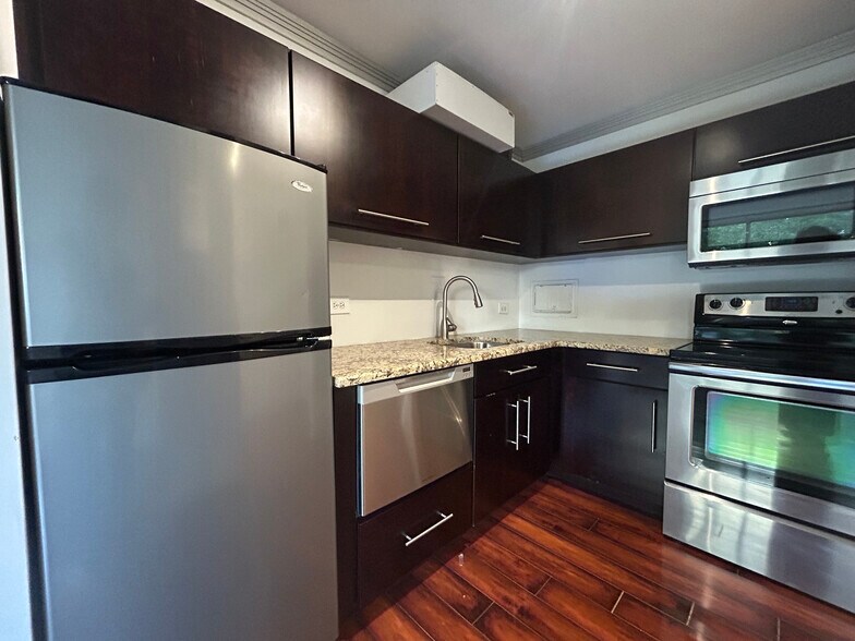 Building Photo - 1350 N Dearborn St