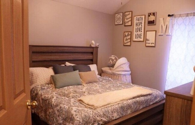 Building Photo - Gorgeous Bellevue Property with 3 bedrooms Coming Soon!!!!!