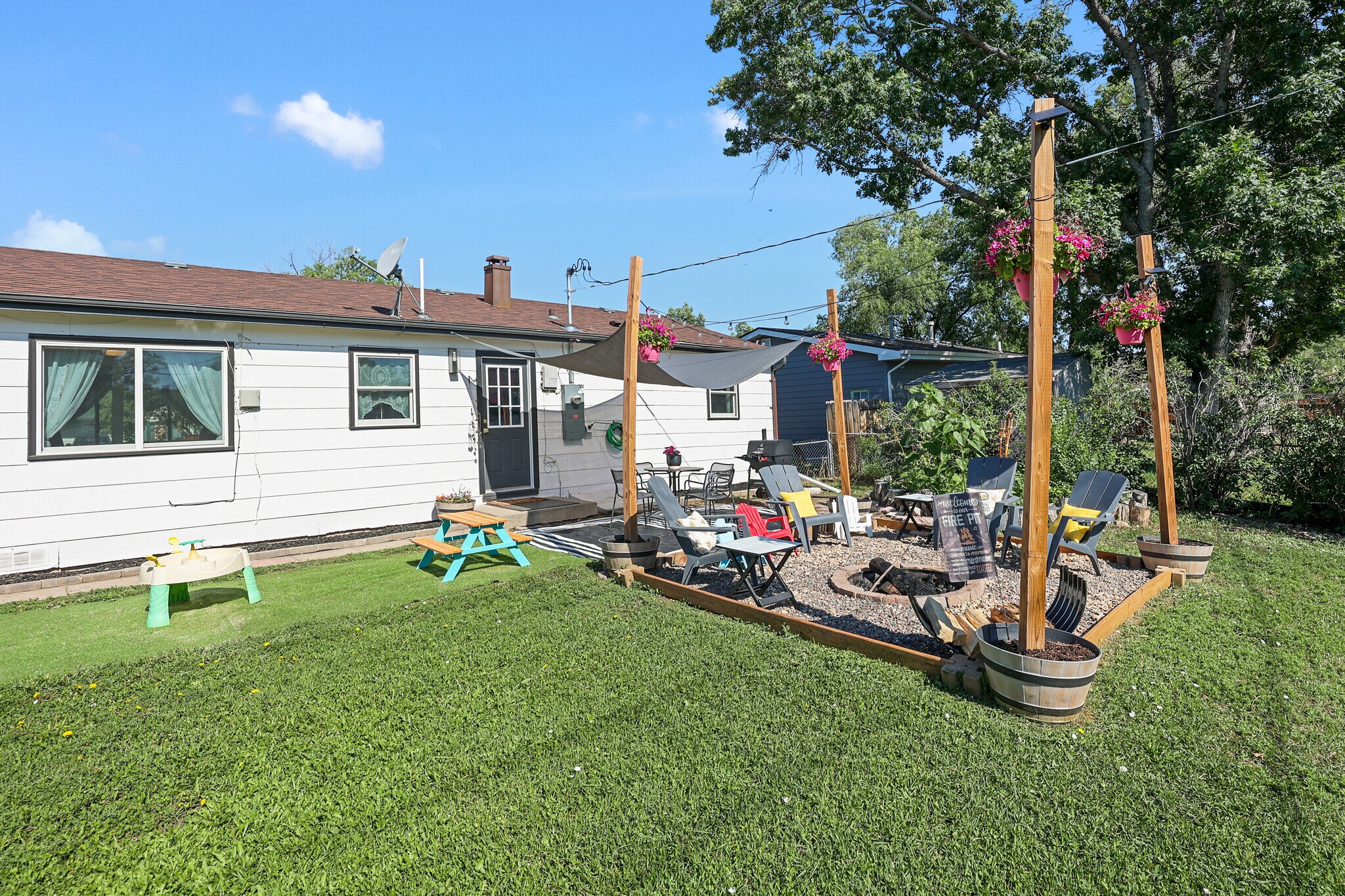 Building Photo - 2120 Rena Pl