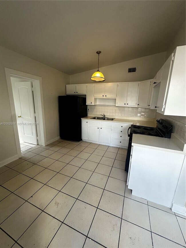 Building Photo - 821 SW 2nd St