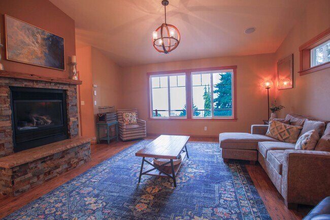 Building Photo - Beautiful Penn Cove View Home and Dog Frie...