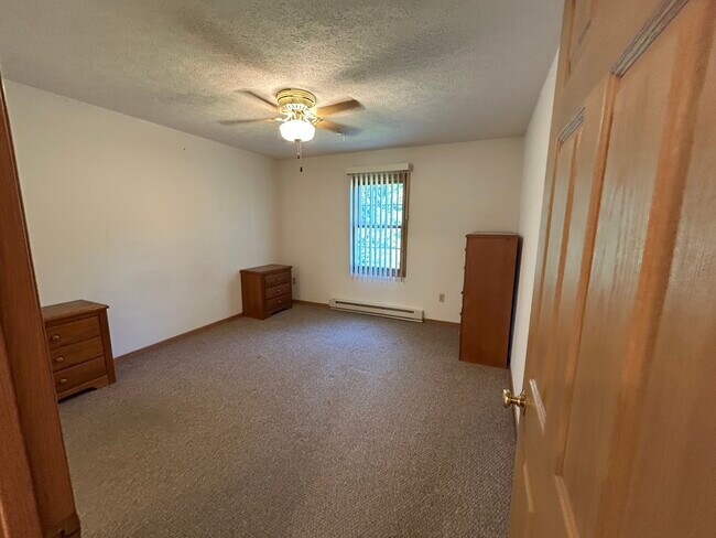 Building Photo - 651 Sturbridge Dr