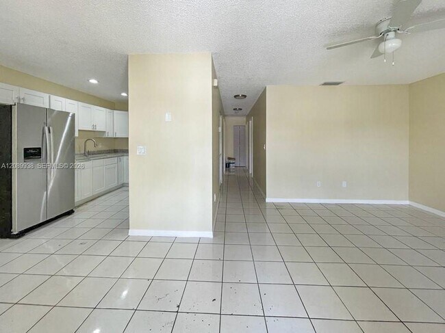 Building Photo - 873 SW 10th St
