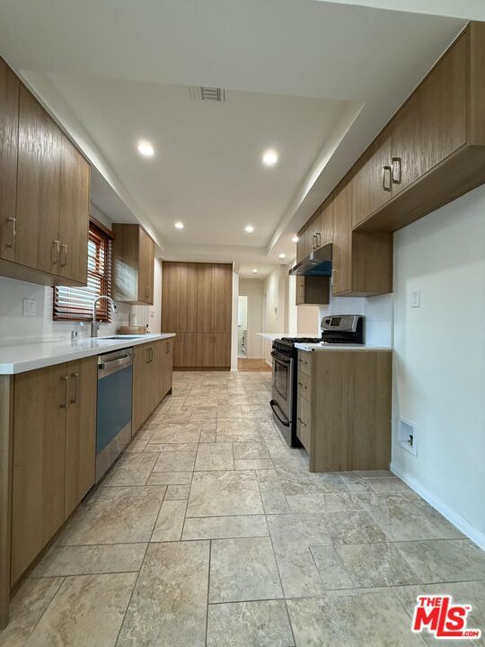 Building Photo - 1025 W Clark Ave