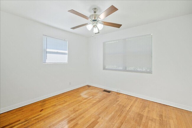 Building Photo - 202 Juniper Dr