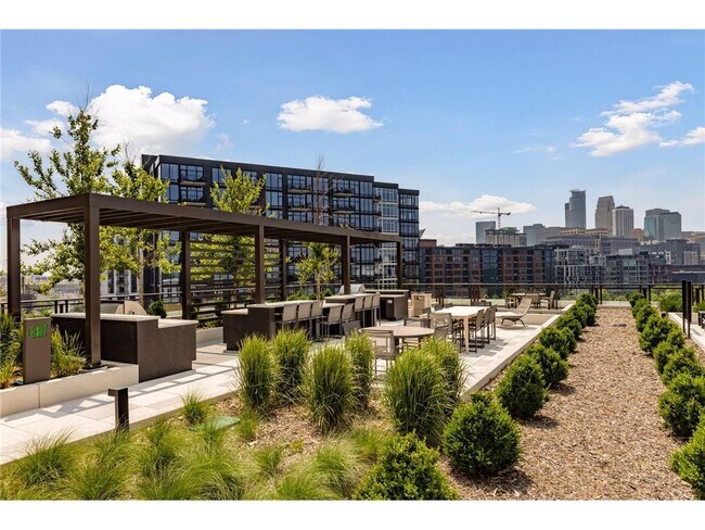 Building Photo - 1111 W River Pkwy