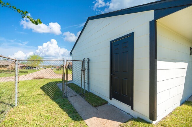 Building Photo - 3538 Cork Dr