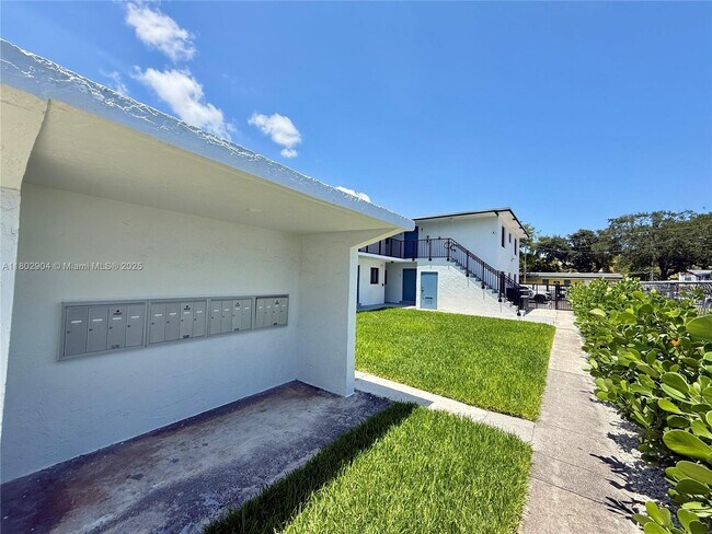 Building Photo - 180 NE 57th St