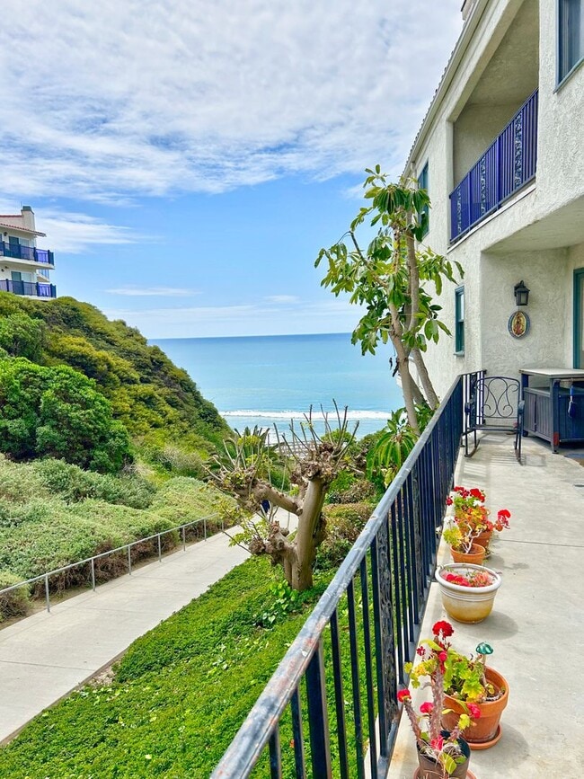 Building Photo - Steps to the beach from this Ocean View Condo with 2 car garage