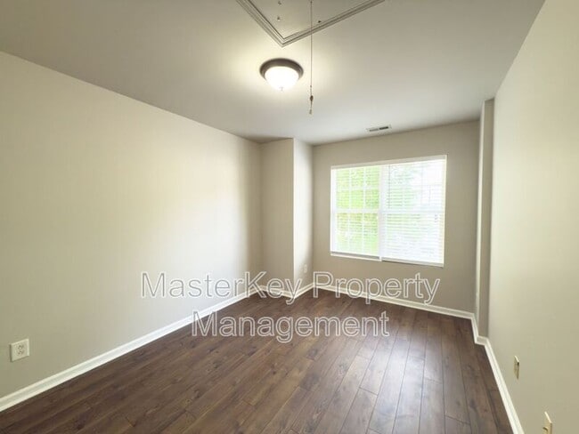 Building Photo - 123 Baberton Dr