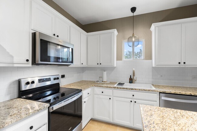 Building Photo - 924 Scenic Hills Dr