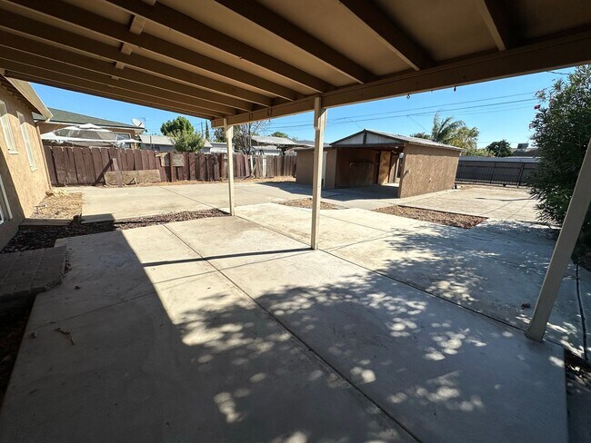 Building Photo - 1750 Lois Way