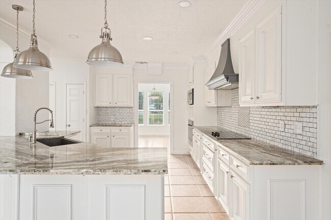 Building Photo - 32726 Riverwood Dr