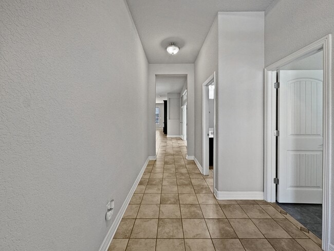 Building Photo - 9002 Monument Parke