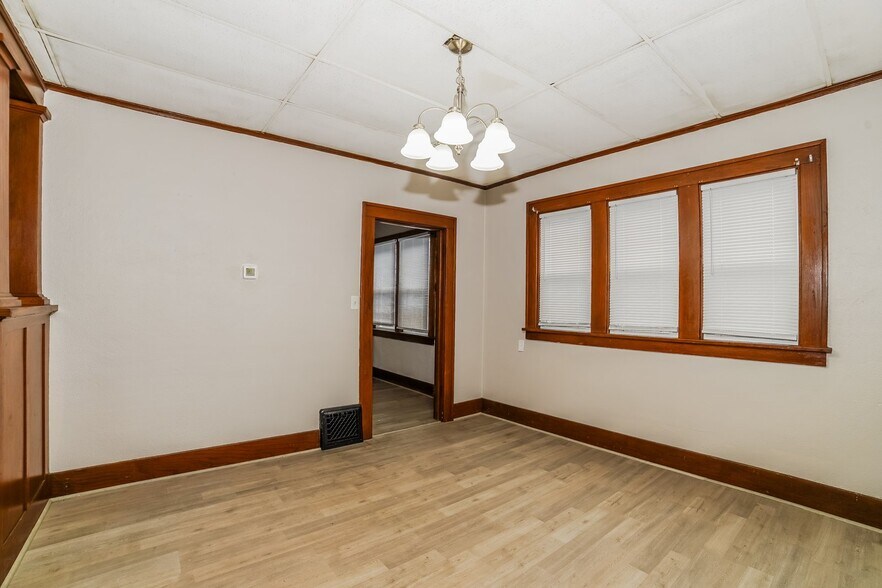 Building Photo - 1125 W McClure Ave