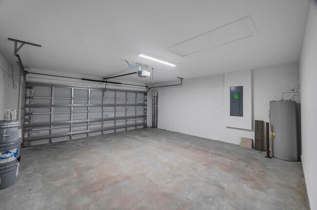 Building Photo - 574 NW Bayshore Blvd