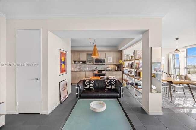 Building Photo - 5055 Collins Ave