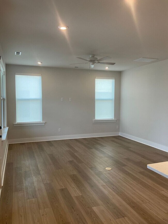 Building Photo - Welcome to this charming two-story townhome in the heart of Belmont, NC.