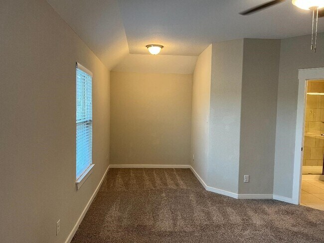 Building Photo - 218 Sintra Lk Wy