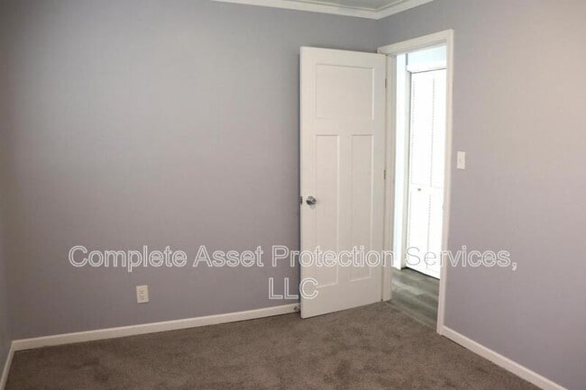 Building Photo - 3424 Iowa St