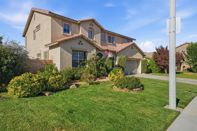 Building Photo - Spacious 4-Bedroom Home in Lancaster