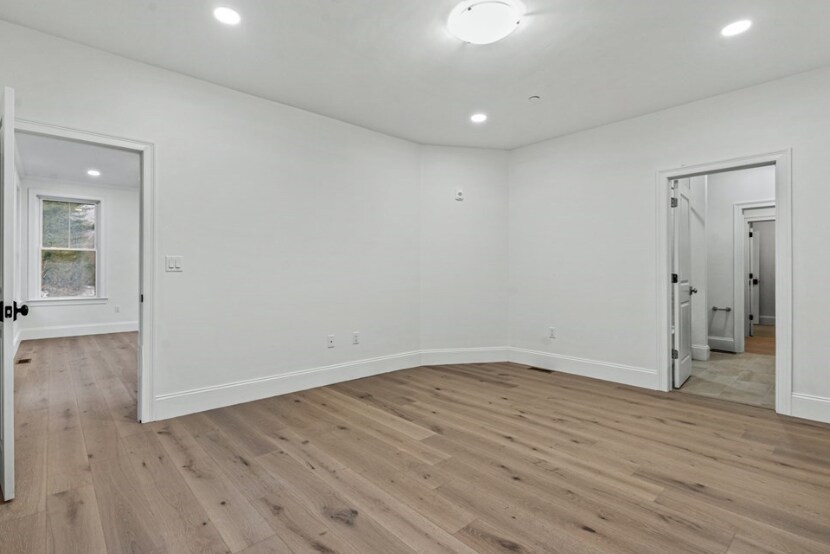 Building Photo - 19 Lily Pond Ln