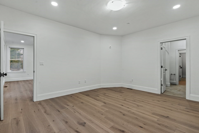 Building Photo - 19 Lily Pond Ln