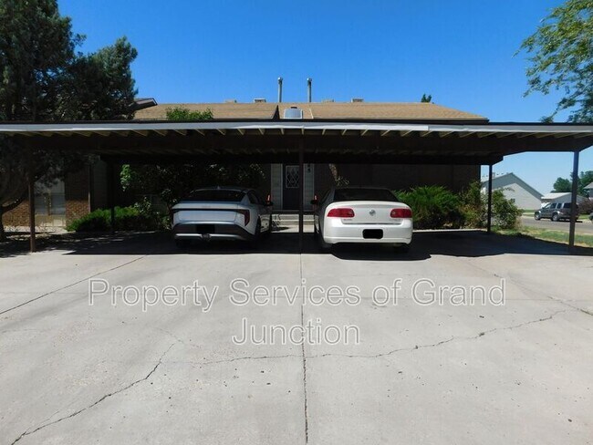 Building Photo - 805 E Cedar Ct