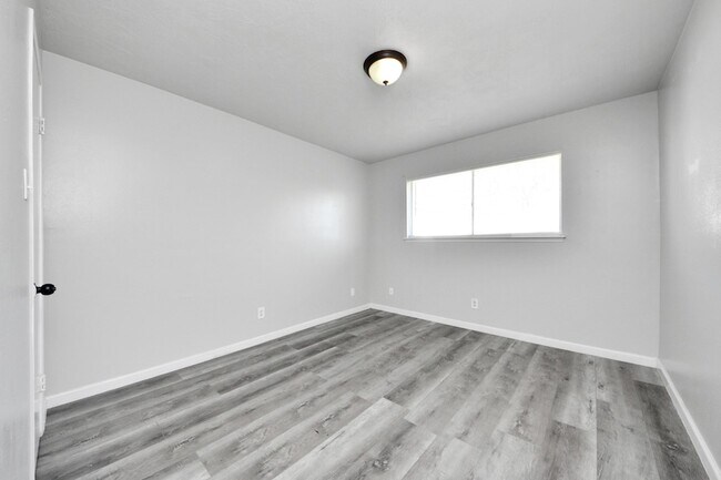 Building Photo - 8011 La Roche Ln