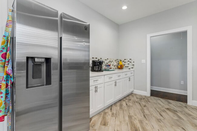 Building Photo - 134 Lee St