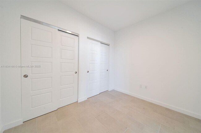 Building Photo - 2150 N Bayshore Dr