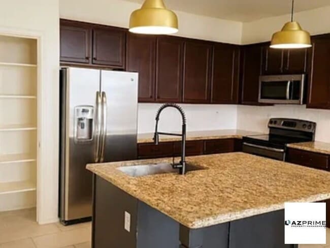 Building Photo - Single Family Residence